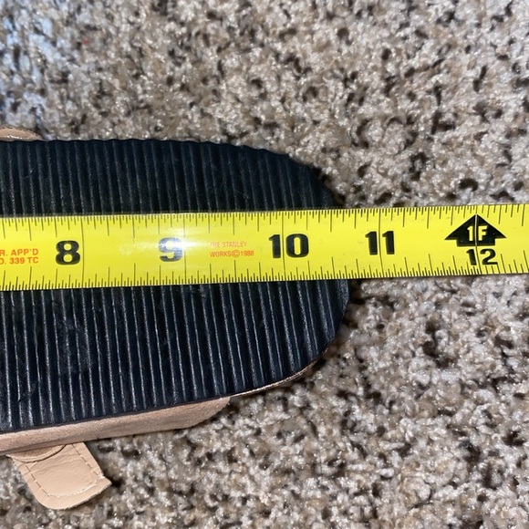 🦋Trendy slip-on tan sandal with adjustable buckle on top! - Picture 9 of 12